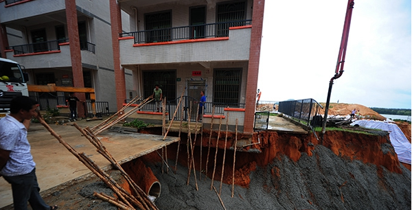 混凝土、民房傾斜